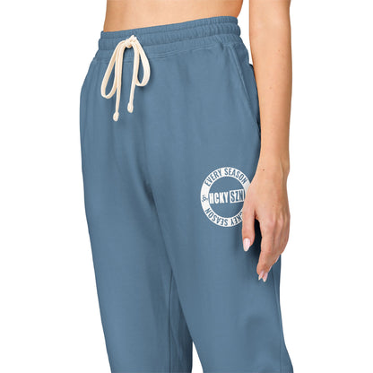 Every Season Emblem Fleece Sweatoants (Blue Jean)