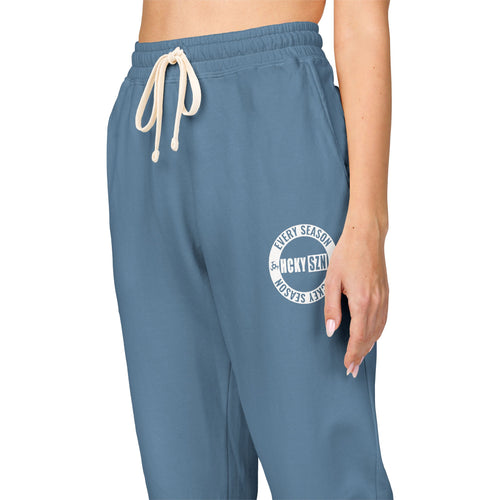 Every Season Emblem Fleece Sweatoants (Blue Jean)